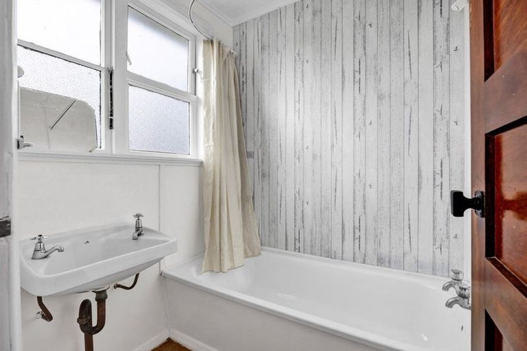 Photo of property in 31 Wilson Street, Waverley, 4510