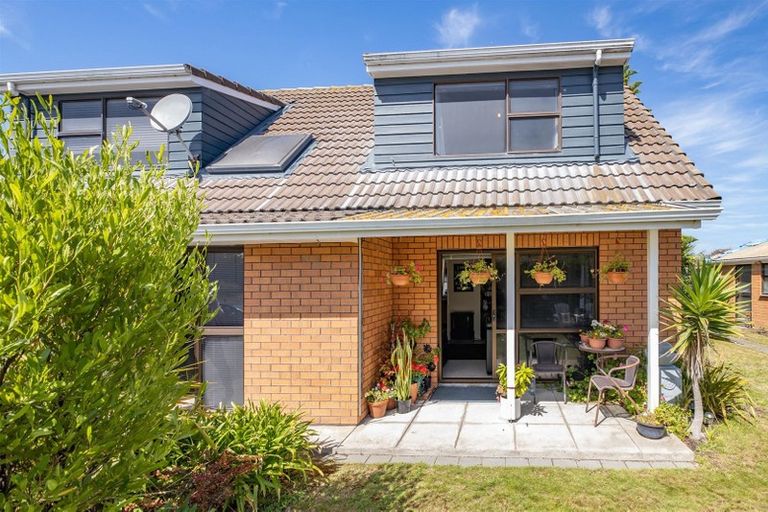 Photo of property in 330 Marine Parade, New Brighton, Christchurch, 8061