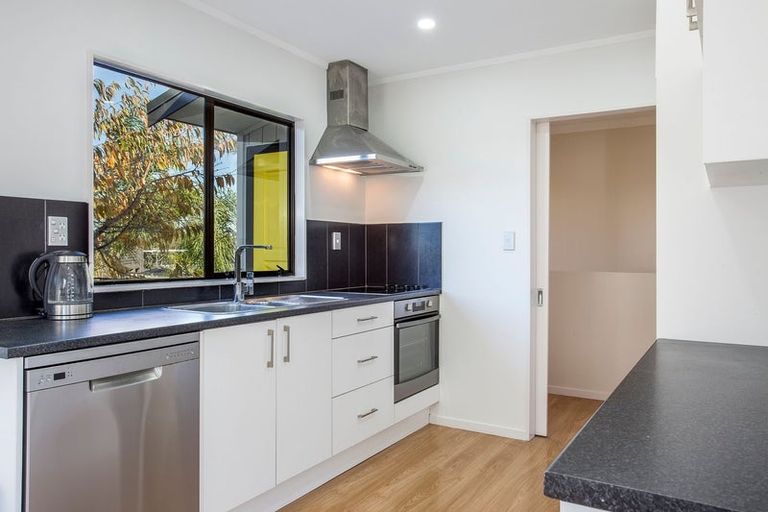 Photo of property in 7 Flaunty Place, West Harbour, Auckland, 0618