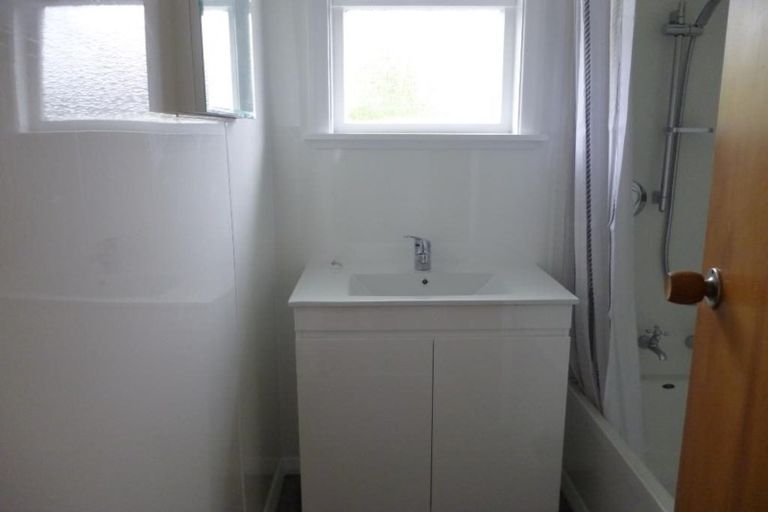 Photo of property in 1 Wakefield Terrace, Tawa, Wellington, 5028