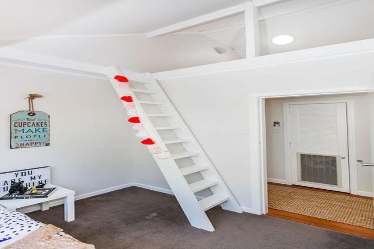 Photo of property in 45 Delhi Crescent, Khandallah, Wellington, 6035
