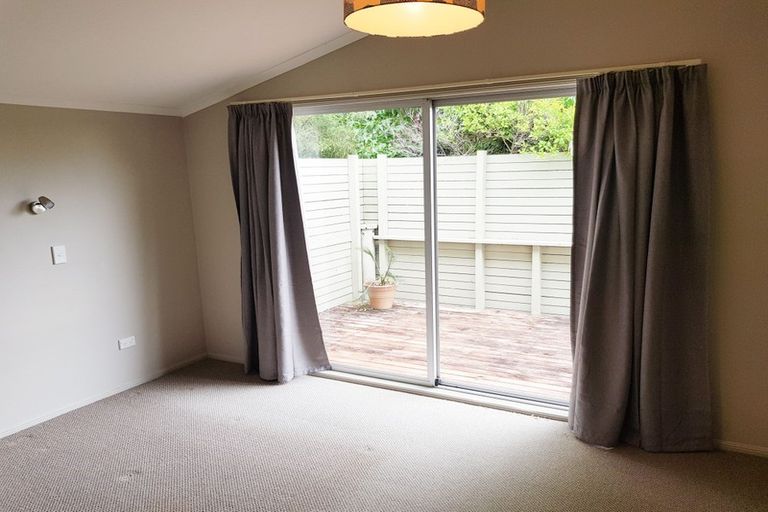 Photo of property in 19 Pohutukawa Avenue, Red Beach, 0932