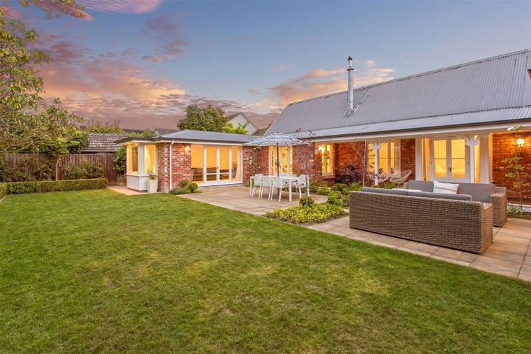 Photo of property in 40 Weka Street, Fendalton, Christchurch, 8041