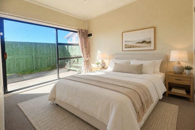 Photo of property in 67 Lincoln Park Avenue, Massey, Auckland, 0614