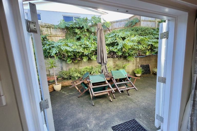 Photo of property in 3/88 Lake Road, Northcote, Auckland, 0627