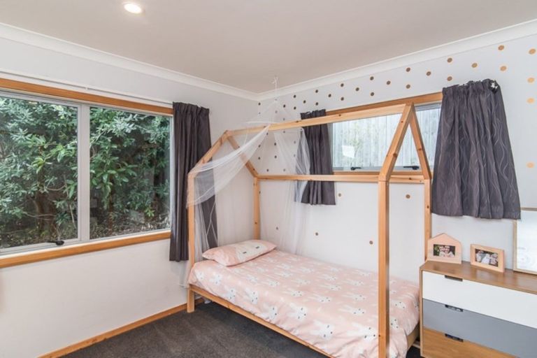 Photo of property in 62 Kakariki Grove, Waikanae, 5036