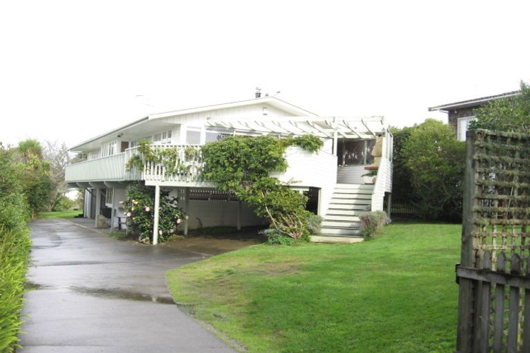 Photo of property in 80 Marine Parade, Mellons Bay, Auckland, 2014