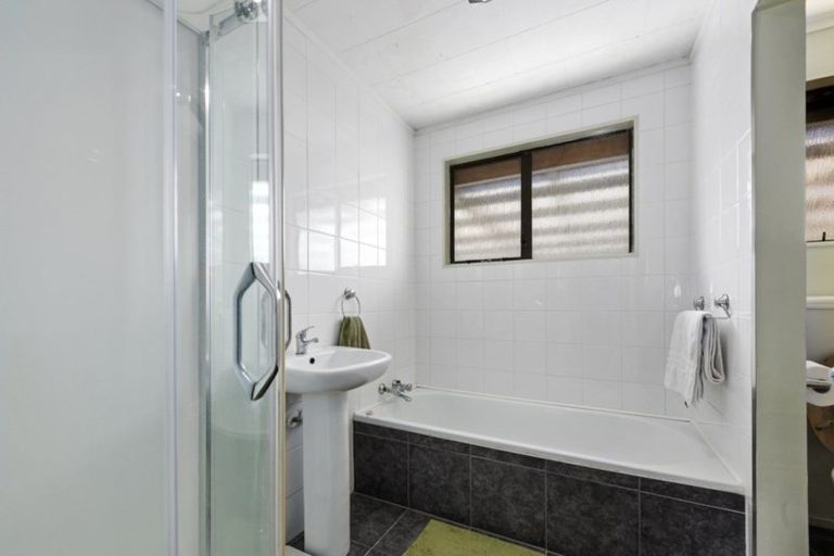 Photo of property in 68a Gemstone Drive, Birchville, Upper Hutt, 5018