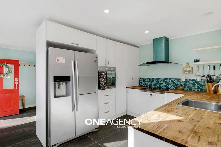 Photo of property in 32 Champion Street, Ranui, Porirua, 5024