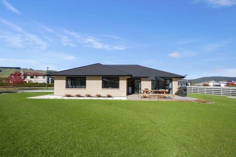 Photo of property in 27 Pukeko Way, Kinloch, Taupo, 3377