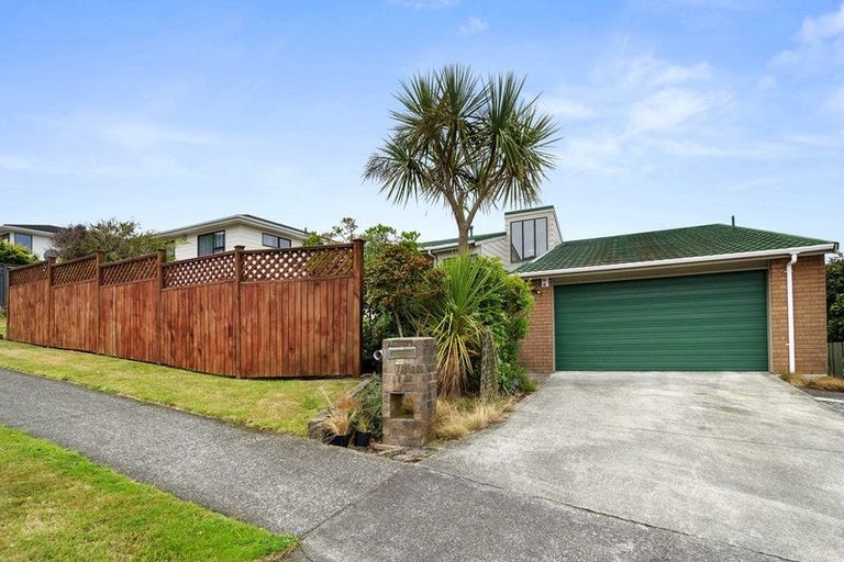 Photo of property in 78 Victory Crescent, Tawa, Wellington, 5028