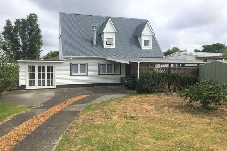 Photo of property in 1 River Road, Te Atatu Peninsula, Auckland, 0610