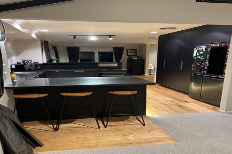 Photo of property in 26 Bernleigh Terrace, West Harbour, Auckland, 0618