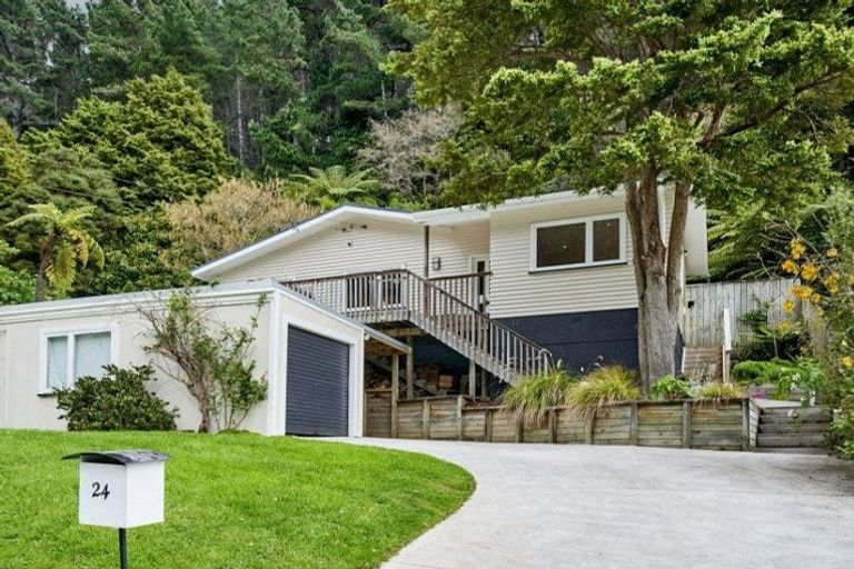 Photo of property in 24 Elmslie Road, Pinehaven, Upper Hutt, 5019
