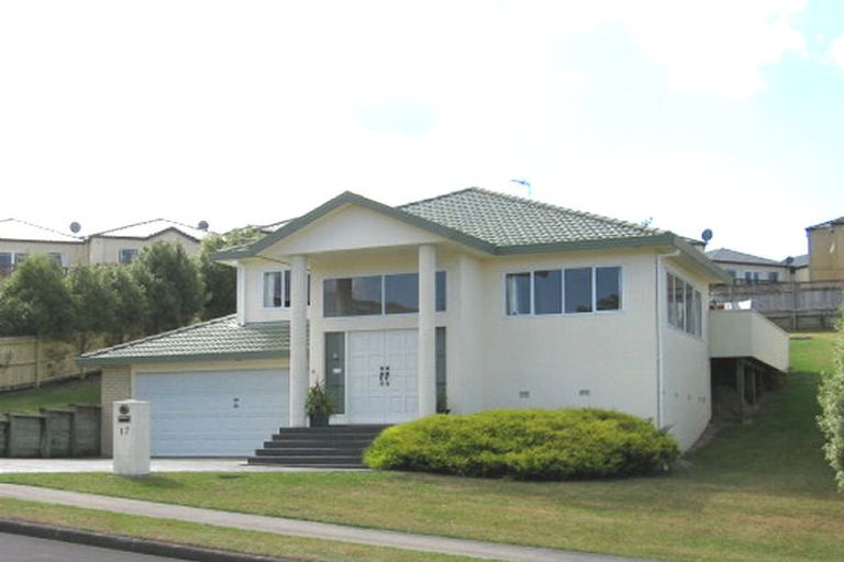 Photo of property in 17 Belleaire Court, West Harbour, Auckland, 0618