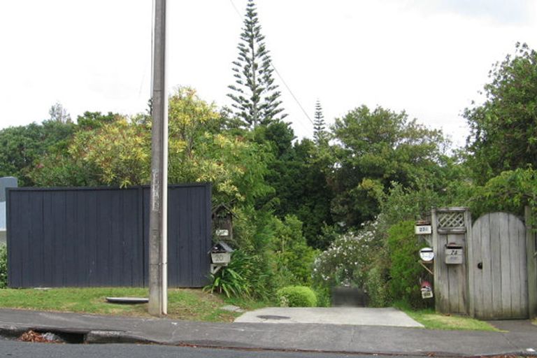 Photo of property in 2/20 Selwyn Crescent, Forrest Hill, Auckland, 0620