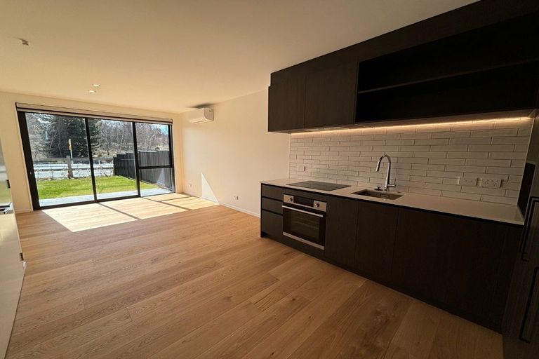 Photo of property in 21 Rowley Place, Wanaka, 9305