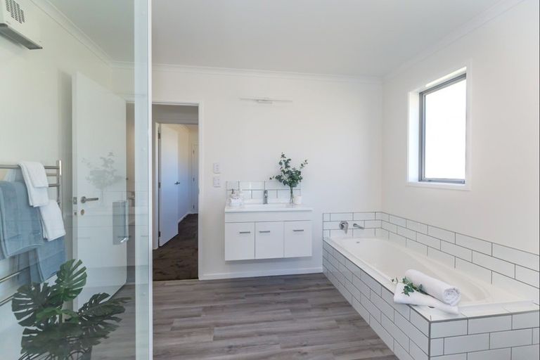 Photo of property in 95a Bartholomew Road, Levin, 5510