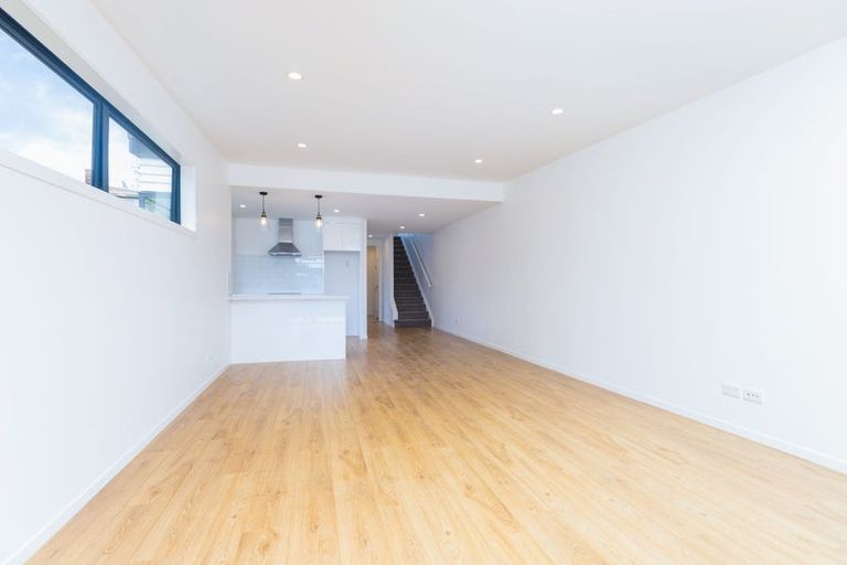 Photo of property in 7 Mokopiko Court, Beach Haven, Auckland, 0626