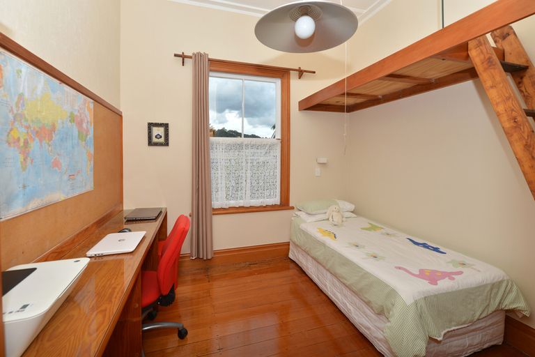 Photo of property in 6 Shortland Street, Regent, Whangarei, 0112