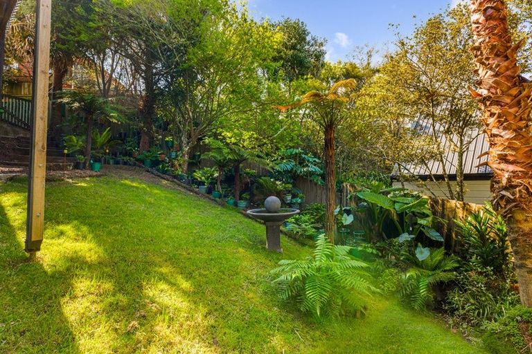 Photo of property in 1/20 Reynolds Place, Torbay, Auckland, 0630