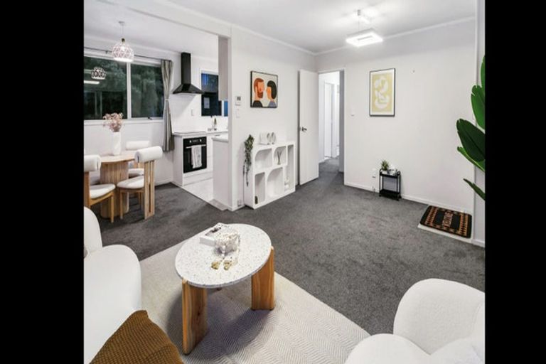 Photo of property in 2/7 Malters Place, Browns Bay, Auckland, 0630