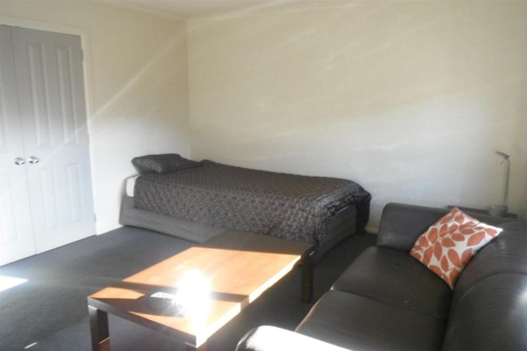 Photo of property in 2 Kawaroa Close, New Plymouth, 4310