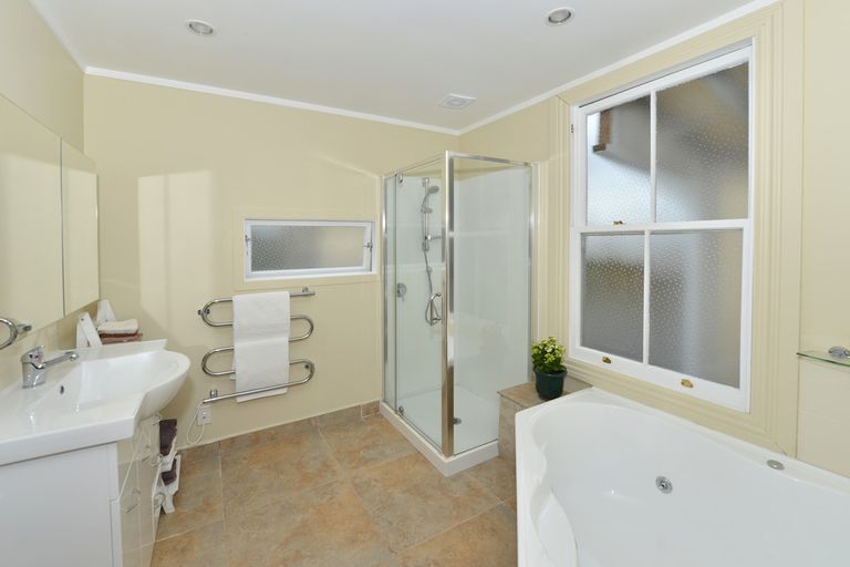 Photo of property in 6 Shortland Street, Regent, Whangarei, 0112