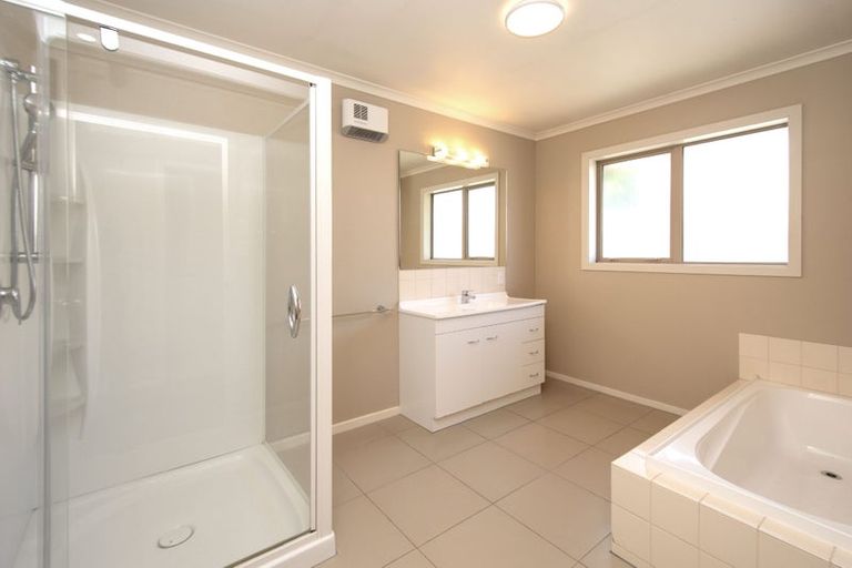 Photo of property in 41 Factory Road, Belfast, Christchurch, 8051