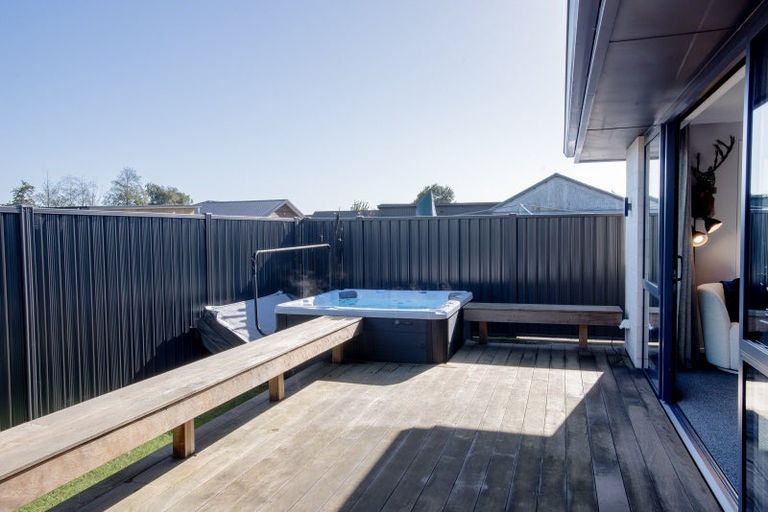 Photo of property in 18 Park Street, Winton, 9720
