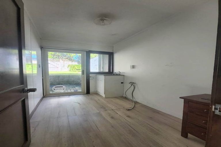 Photo of property in 37 Sunset Road, Totara Vale, Auckland, 0632