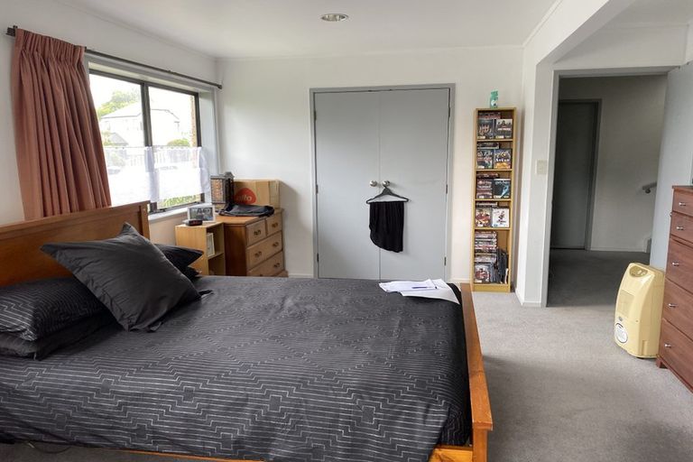 Photo of property in 1/7 Colmar Road, Mellons Bay, Auckland, 2014