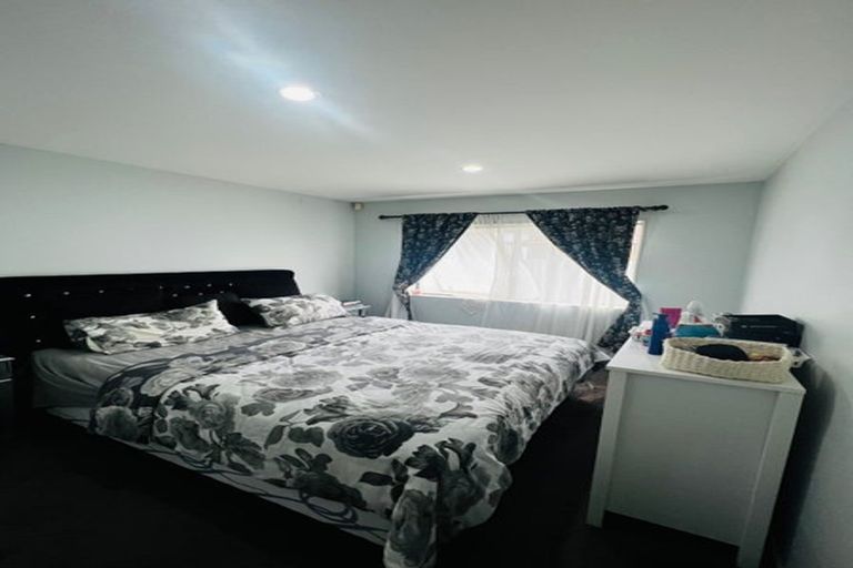 Photo of property in 2 Claywest Place, Glen Eden, Auckland, 0602