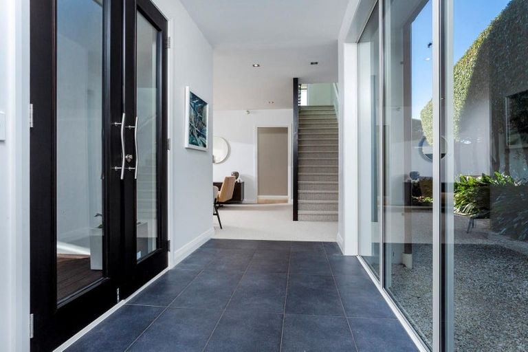 Photo of property in 223a Hurstmere Road, Takapuna, Auckland, 0622