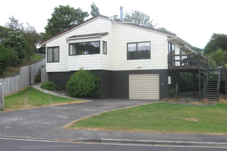 Photo of property in 5 Atlantis Place, Totara Vale, Auckland, 0629