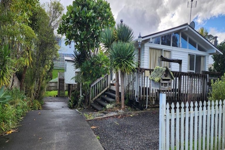 Photo of property in 31 Stott Avenue, Birkdale, Auckland, 0626