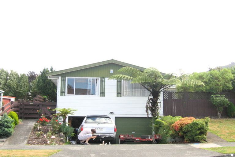 Photo of property in 5 Omaha Grove, Totara Park, Upper Hutt, 5018