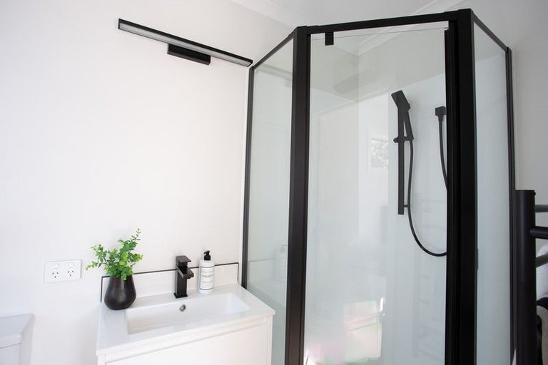 Photo of property in 10 Van Baarle Close, Carterton, 5713