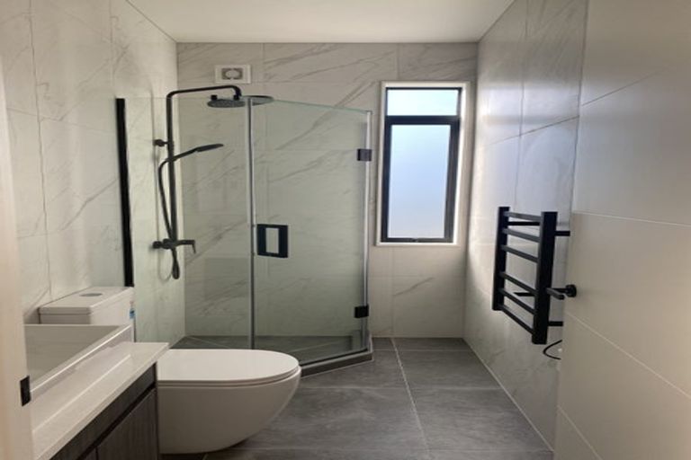 Photo of property in 2 Skua Road, Hobsonville, Auckland, 0616