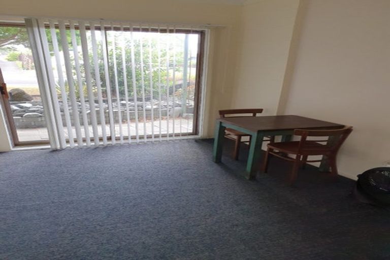 Photo of property in 15 Jenelin Road, Glendene, Auckland, 0602