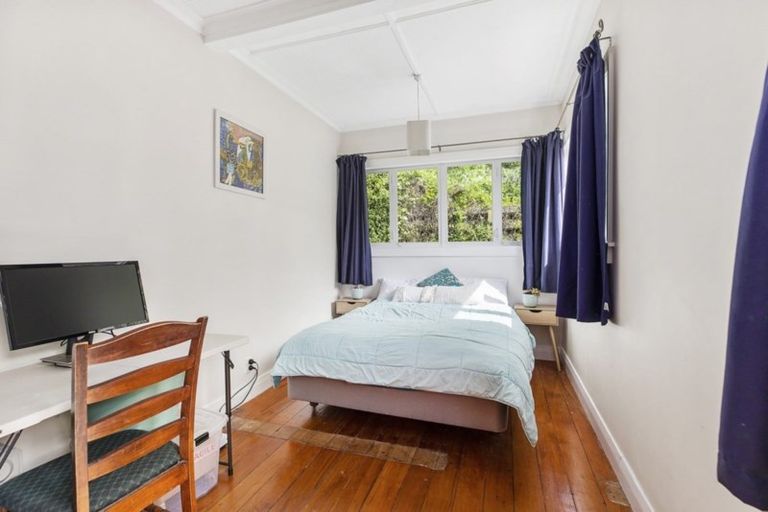 Photo of property in 27 Garden Road, Northland, Wellington, 6012