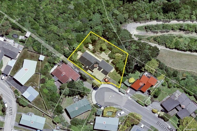 Photo of property in 16 Bushland Grove, Paparangi, Wellington, 6037