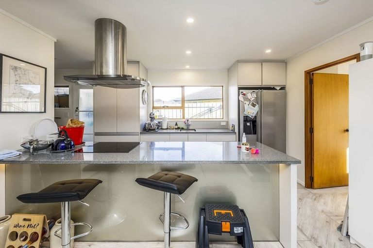 Photo of property in 2/13 Phoenix Place, Papatoetoe, Auckland, 2025