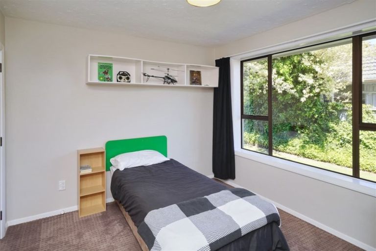 Photo of property in 22 Kendal Avenue, Burnside, Christchurch, 8053