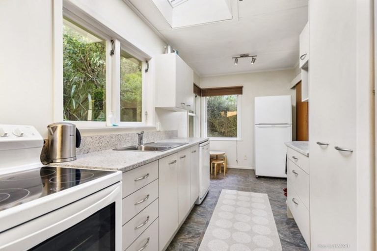 Photo of property in 10 Liddel Grove, Island Bay, Wellington, 6023