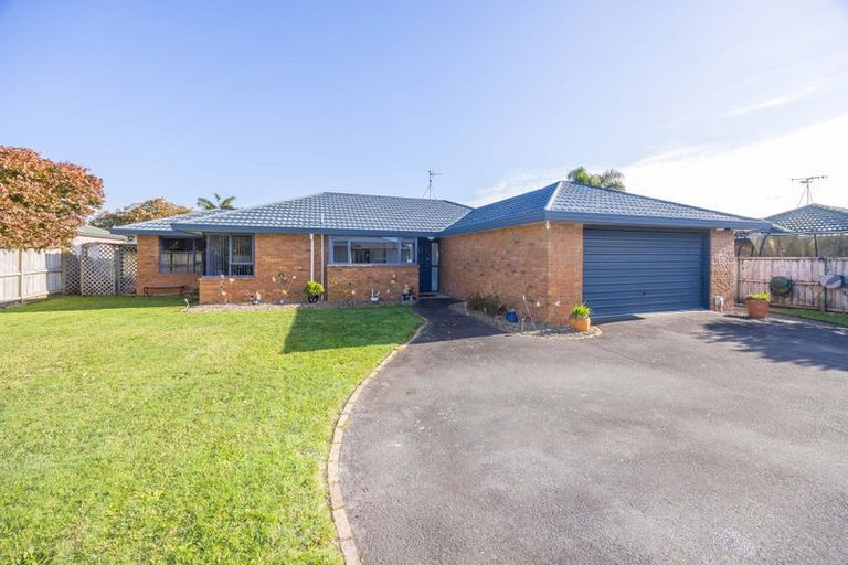 Photo of property in 23 Waiwherowhero Drive, St Andrews, Hamilton, 3200
