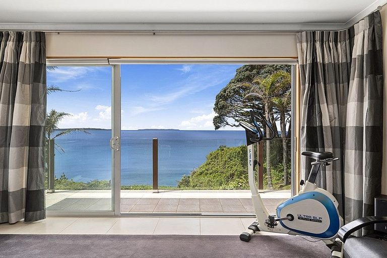 Photo of property in 24 Cliff Road, Torbay, Auckland, 0630