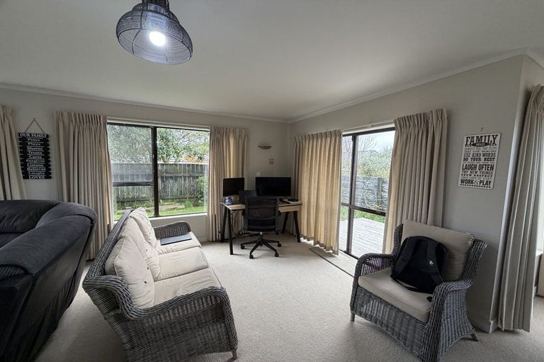 Photo of property in 61 Karina Road, Merrilands, New Plymouth, 4312