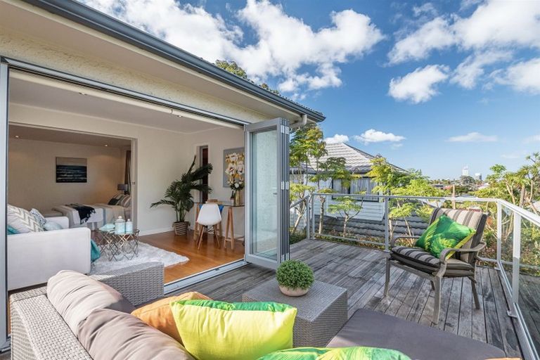 Photo of property in 1/25 Wolsley Avenue, Milford, Auckland, 0620