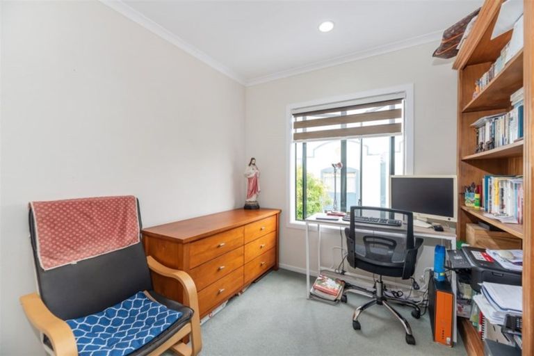 Photo of property in Tuscany Towers, 58/1 Ambrico Place, New Lynn, Auckland, 0600